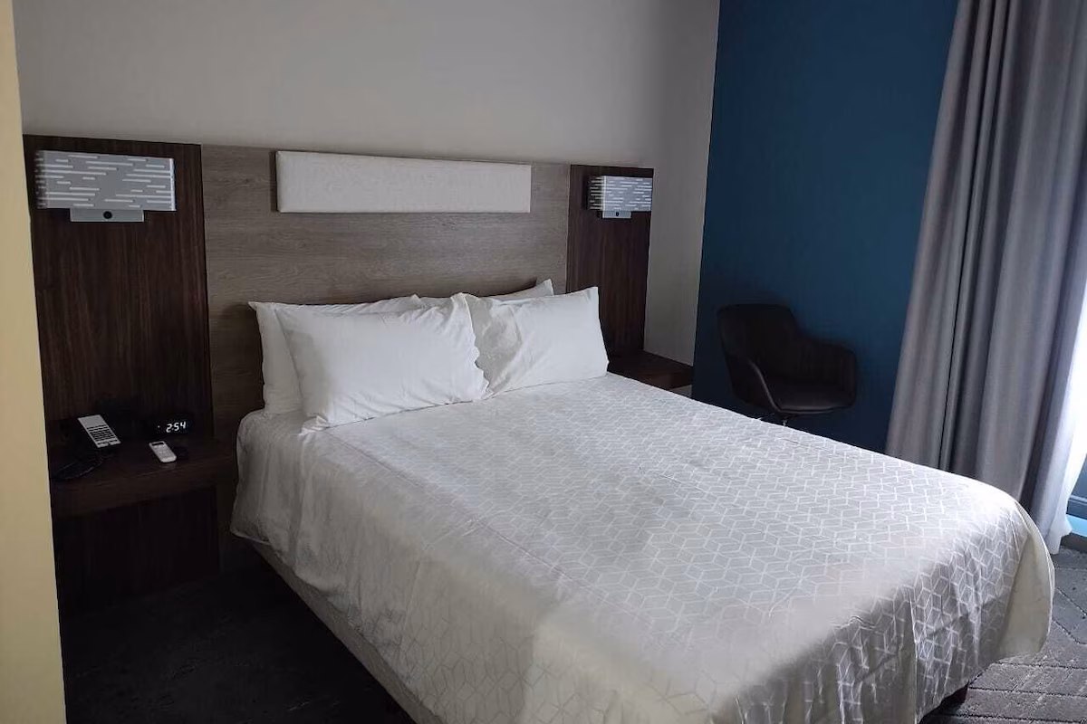 Holiday Inn Express Morelia Centro Histórico by IHG — Sencilla, con una cama